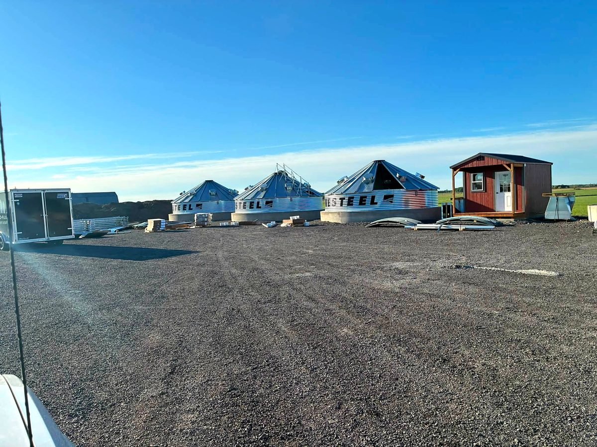 Début du montage des toits de silos à St-Bernardin