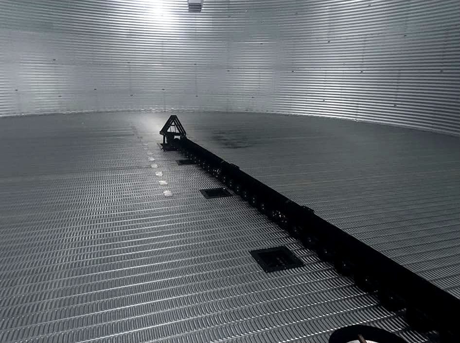 L'intérieur d'un silo terminé, prêt à recevoir le grain.