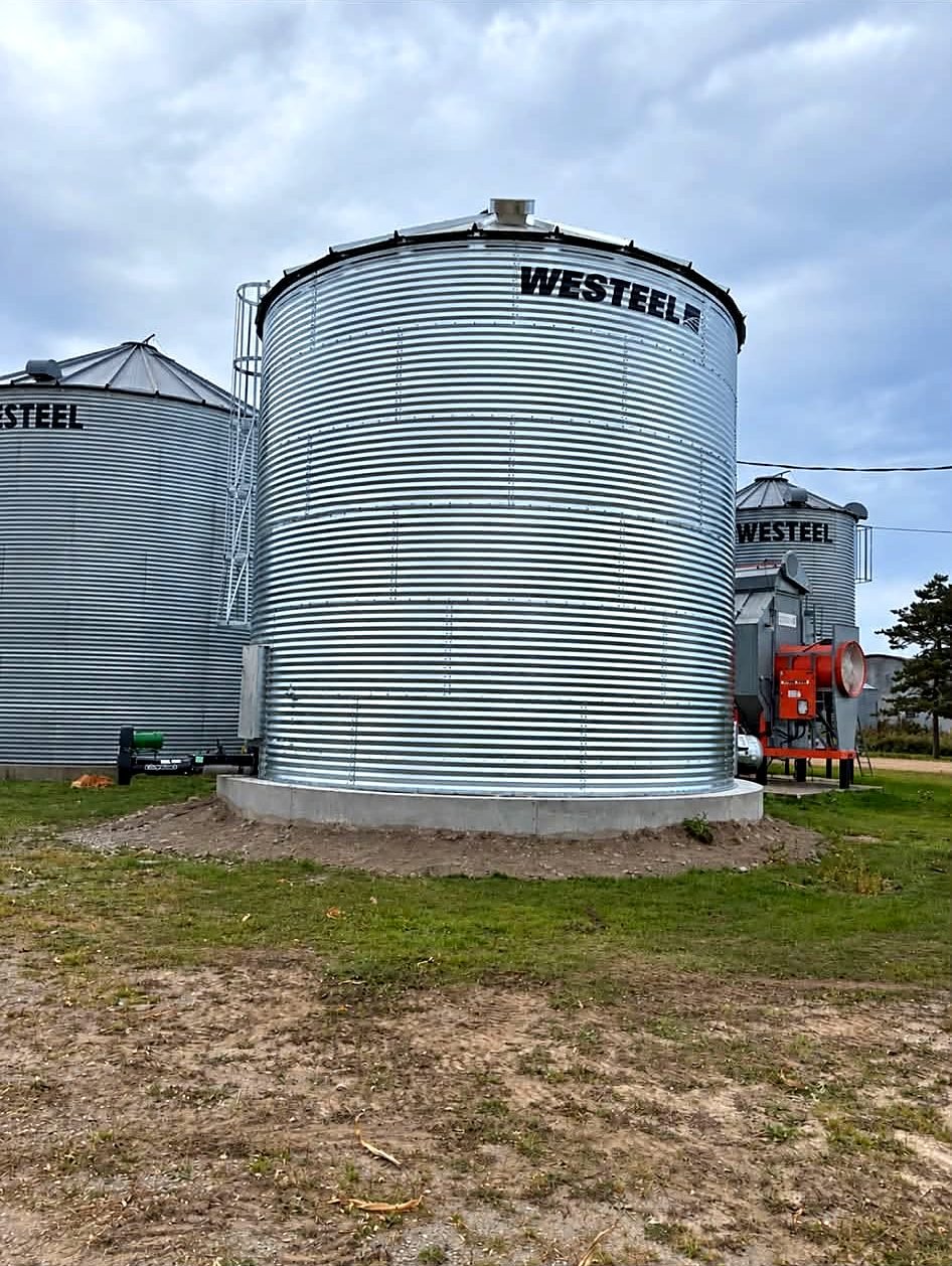 Silo à grains Westeel de 24 pieds par 6 rangs monté à Alma, au Lac-Saint-Jean