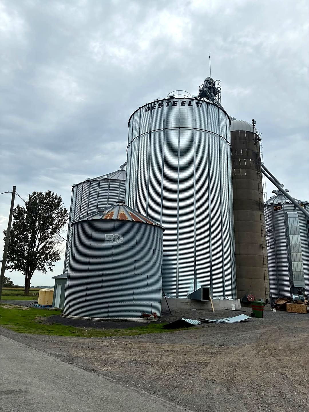 Silo à grains Westeel de 36 pieds par 16 rangs à Saint-Cyprien-de-Napierville