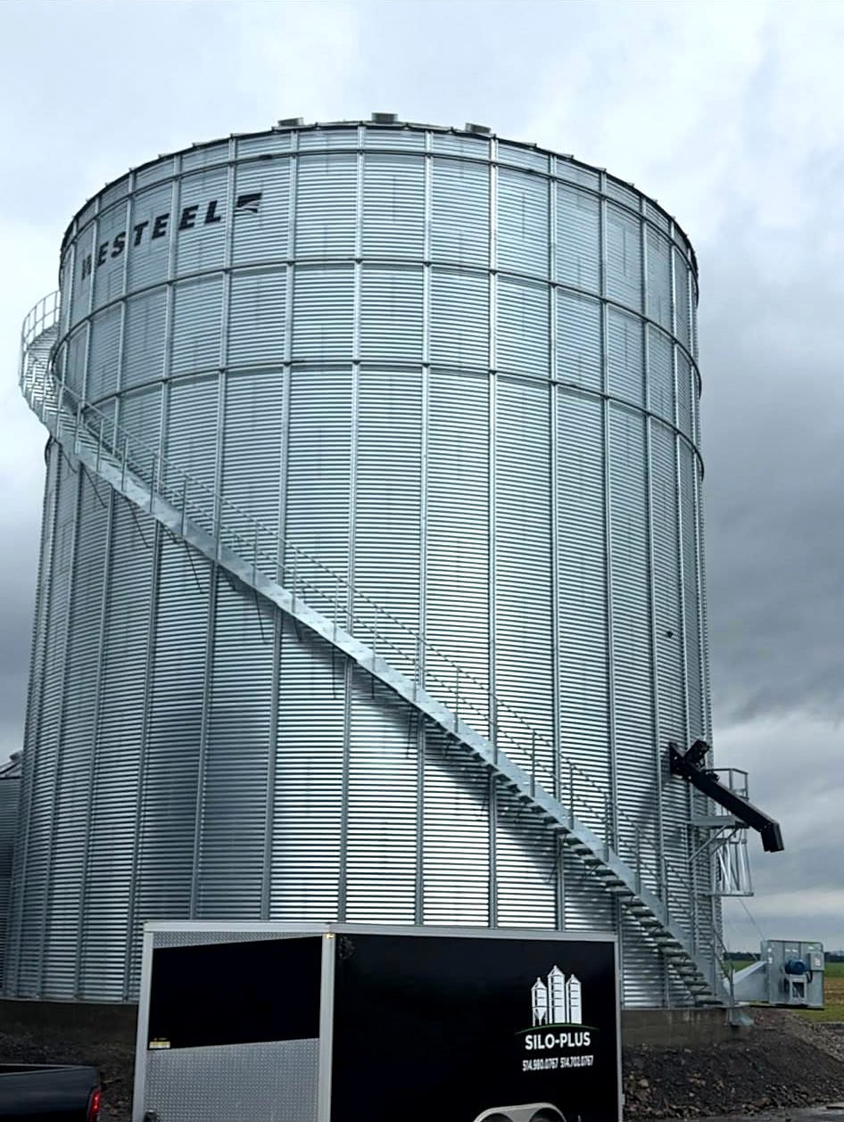 Silo à grains de 54 pieds par 16 rangs avec escalier hélicoïdal